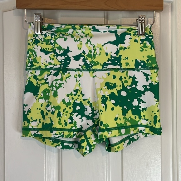 aerie | Green, White & Yellow Graphic Bike Shorts Size Medium Yoga Run Athletic - Picture 4 of 6